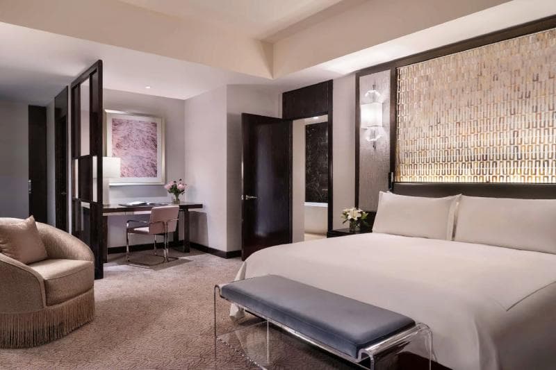 Waldorf Junior Suite