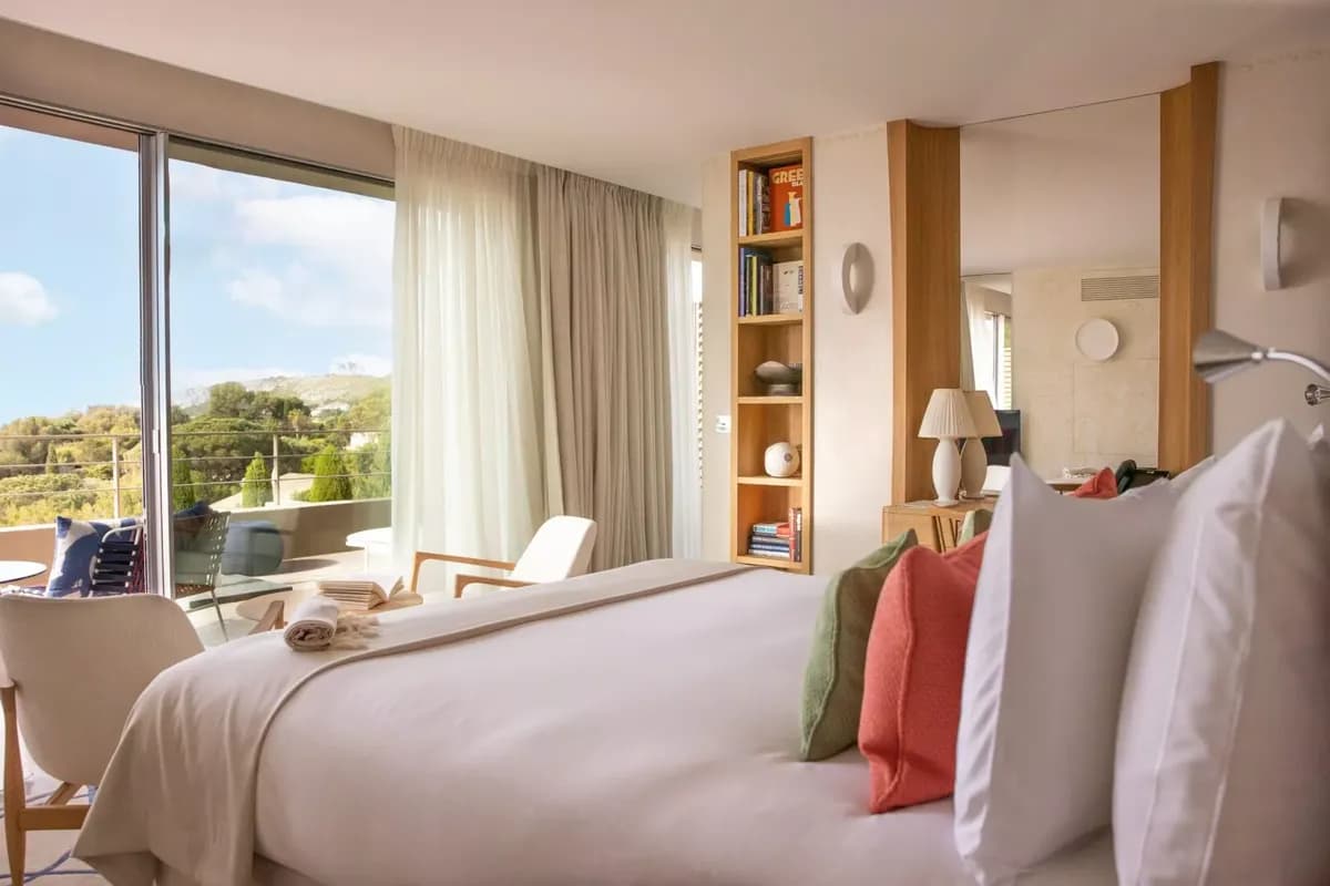 디럭스 룸 위드 시 뷰 앤 테라스